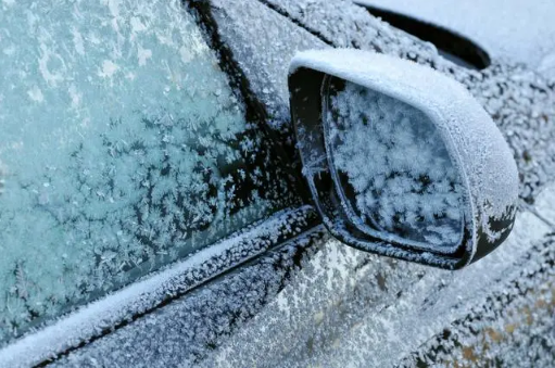 车窗结冰能喷玻璃水吗 第1张