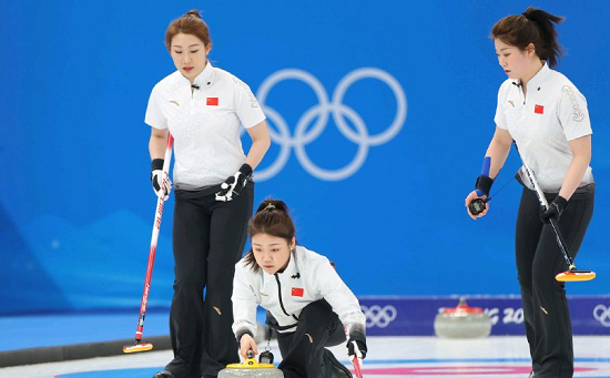 祝贺:中国女子冰壶队爆冷9-6卫冕冠军瑞典队 第2张