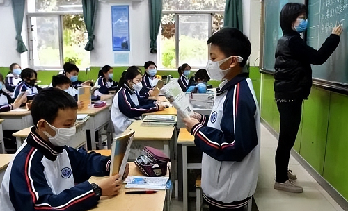 部分中小学又又又停课了，家长喜提无薪假期