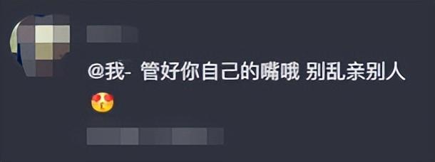 "突发！男子吃早餐时遭陌生女子强吻，惊险瞬间被记录下来！
