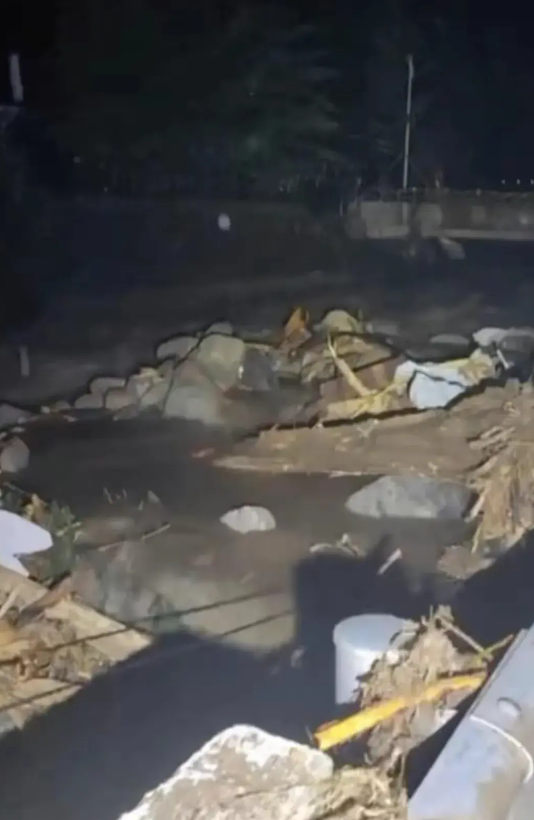 这个天灾有时真没办法#西安泥石流已致21人遇难# 第3张