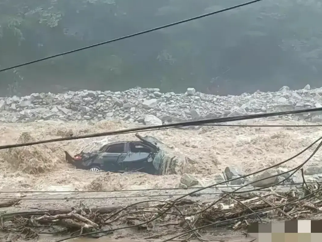 这个天灾有时真没办法#西安泥石流已致21人遇难# 第4张