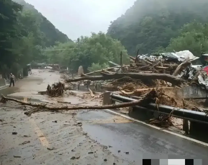 这个天灾有时真没办法#西安泥石流已致21人遇难#